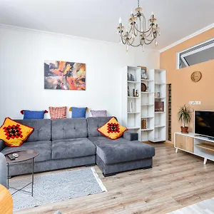 Le - Cozy 2 Bedroom In Saburtalo Тбилиси